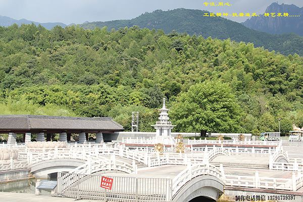 九华山地藏王菩萨前的石材栏杆装饰图片